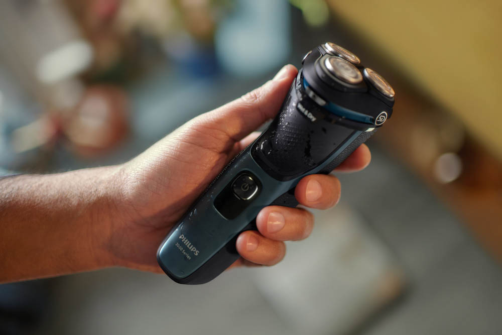 Philips Shaver 3000 Series Wet & Dry Electric Shaver - Image 4